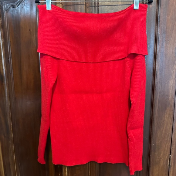 Off shoulder red sweater - Picture 2 of 3